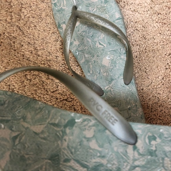 Reef Women’s Mint Green Flip Flops Size 10 - Picture 3 of 3